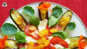 Schneller Salat mit Tomate, Basilikum und Mozzarella