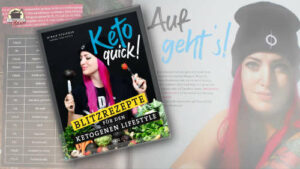 Das Kochbuch Keto quick von Dinah Stricker vor zwei aufgehellten Buchseiten