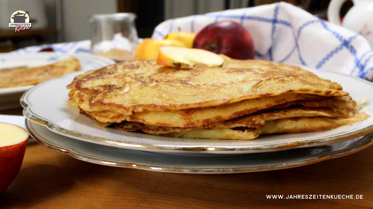 Fluffige Apfel-Pfannkuchen für ein Verwöhnfrühstück | Rezept