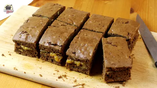 Der Schoko-Organgen-Kuchen wurde in Stücke geteilt